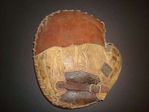 A.J. Reach Decker Patent Catchers Mitt Back